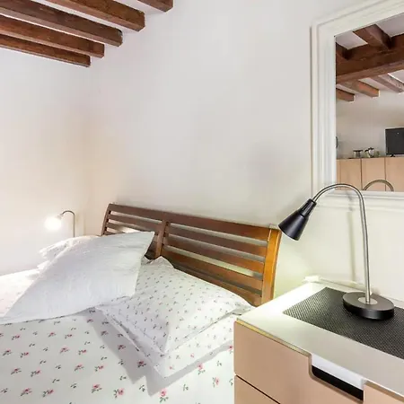 Apartment No2 Ancient Palazzo Florence