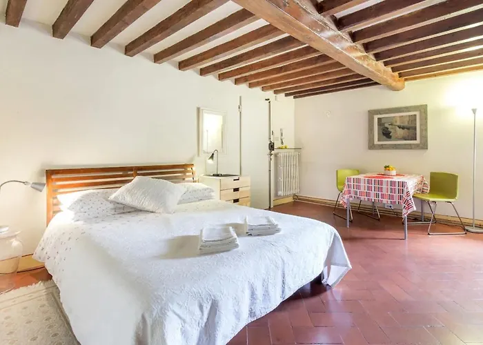 No2 Ancient Palazzo Apartment