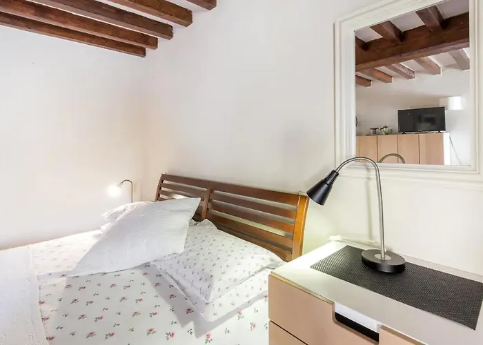 Apartment No2 Ancient Palazzo Florence