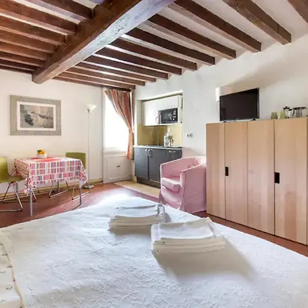 Apartment No2 Ancient Palazzo *