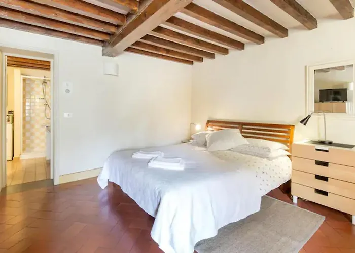 No2 Ancient Palazzo Apartment *