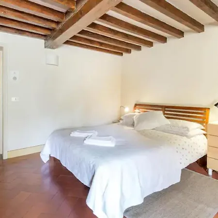 No2 Ancient Palazzo Lejlighed *